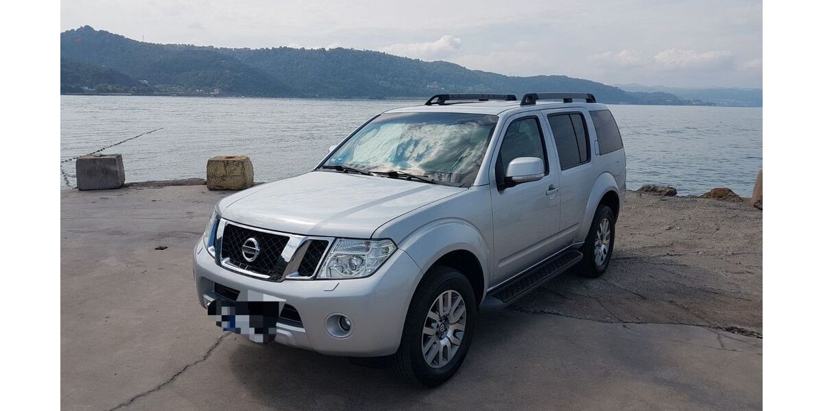 Nissan Pathfinder 188.000 km 18.500 &euro; Wiesbaden 65195
