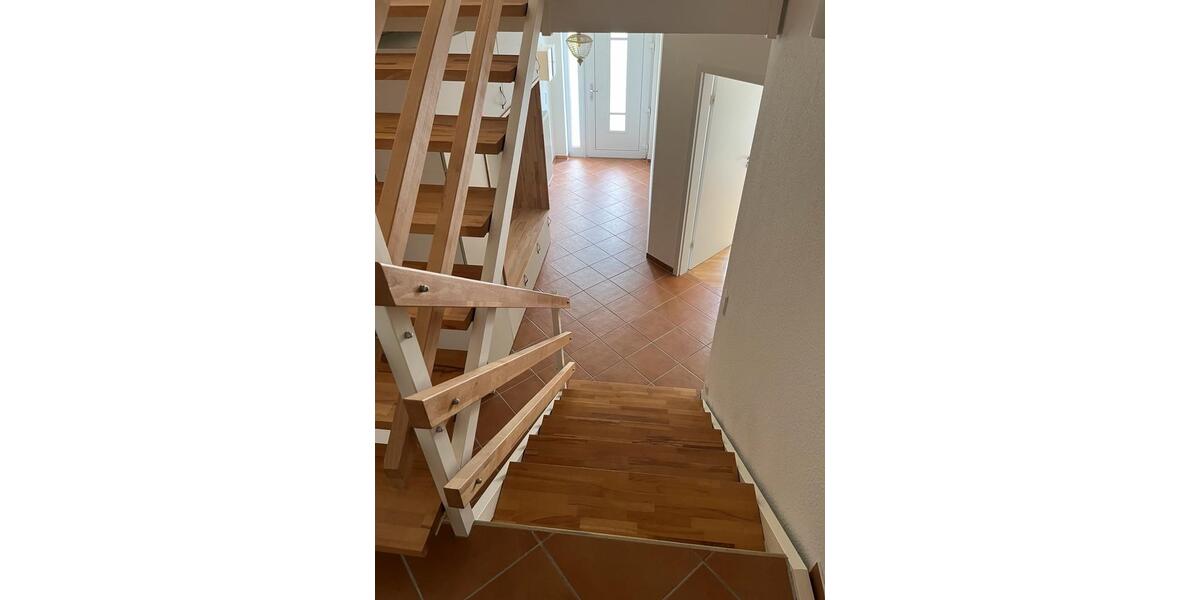 4-Zimmer Doppelhaushälfte mit EBK, Garage & Garten in HofheimTs. 4 zimmer