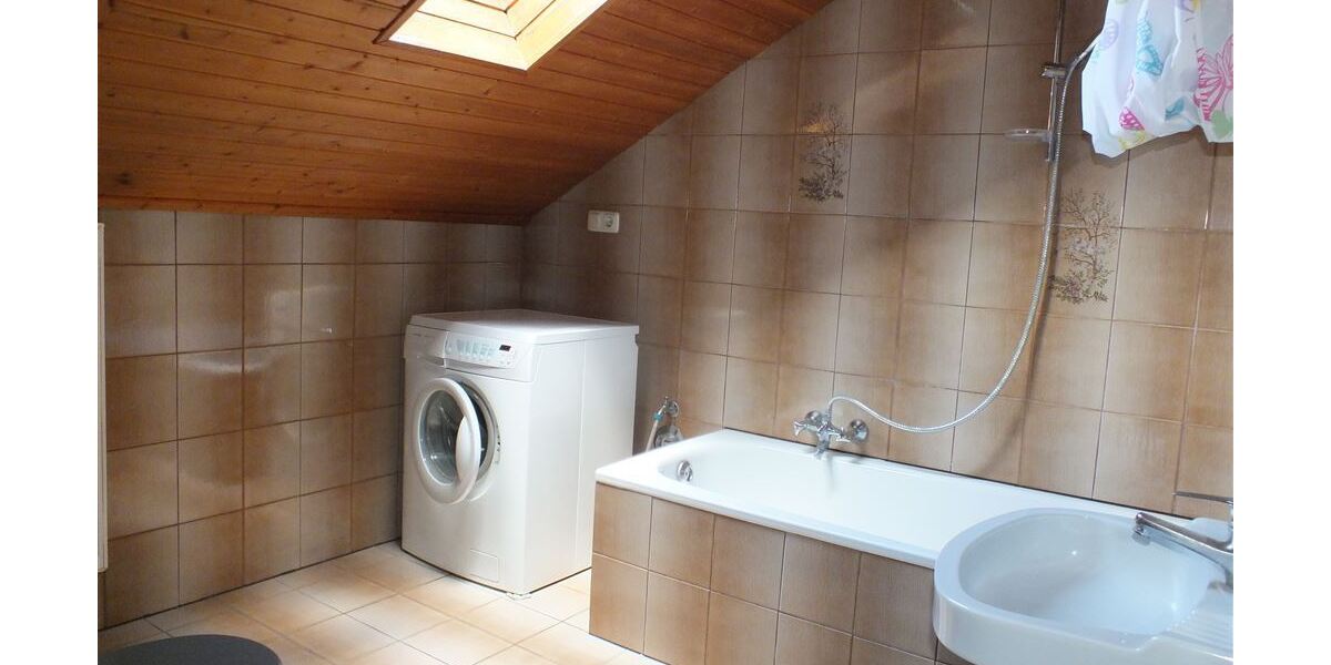 1 Zimmer Dachgeschosswohnung mit ca. 37m² Wohnfläche mit Küche und Bad. - Dachgeschoßwohnung Nauheim | Angebot:27463661