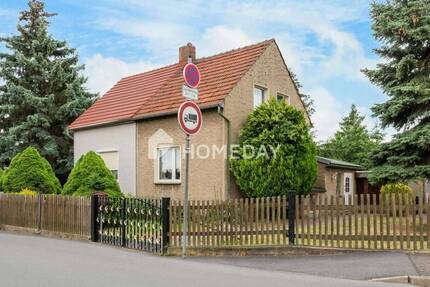 Doppelhaushälfte mit drei Zimmern auf großzügigem 949 m² Grundstück - leerstehend und bezugsfrei