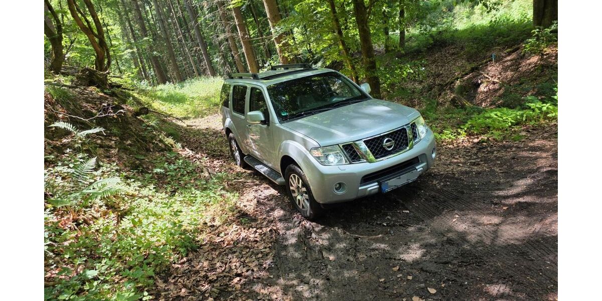 Nissan Pathfinder 179.000 km 19.990 &euro; Wiesbaden 65195