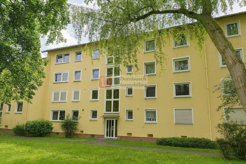 Top!! Sanierte 4-Zimmer-Wohnung mit separatem Dachstudio & Balkon