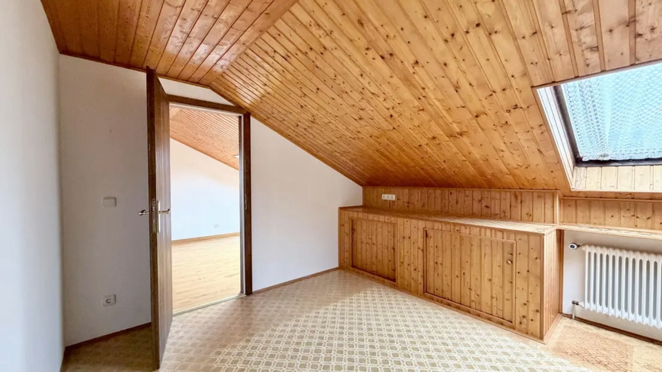 Dachgeschoßwohnung Schmitten im Taunus - 3 Zimmer, 77 m&sup2;, 140.000&euro; | Angebot:25894303