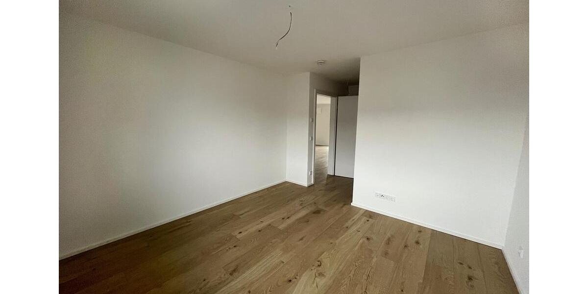 Dachgeschoßwohnung Wiesbaden Mainz-Kastel - 4 Zimmer, 131 m&sup2;, 2.300&euro; | Angebot:24980383