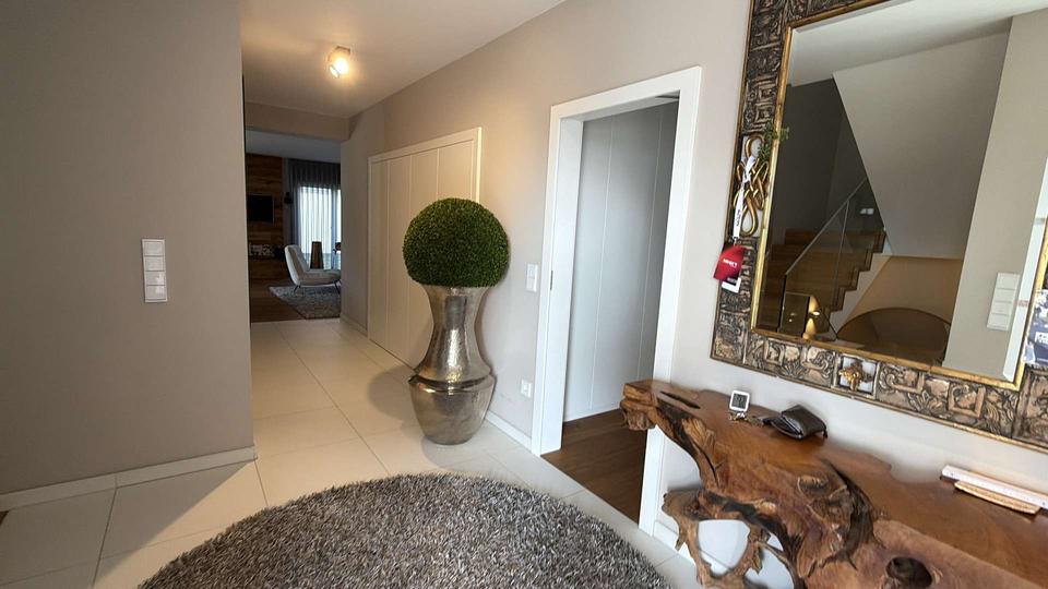 Villa Bad Camberg - 8 Zimmer, 459 m&sup2;, 3.200&euro; | Angebot:26249396