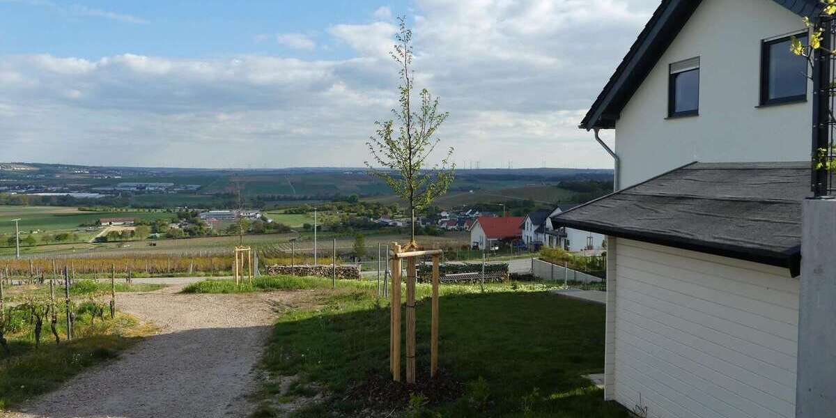 Haus zum Mieten in Essenheim 2.850 € 219 m² 7 zimmer