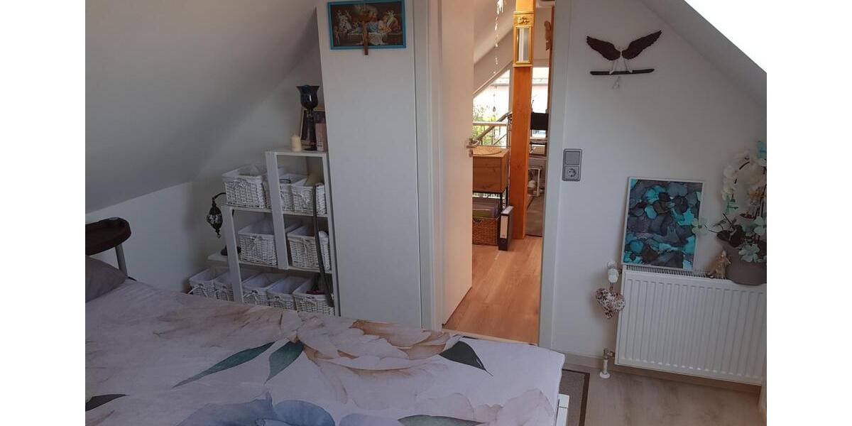 Dachgeschoßwohnung Wiesbaden Mainz-Kostheim - 4 Zimmer, 115 m&sup2;, 1.250&euro; | Angebot:25715262
