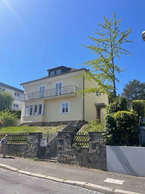 Haus zum Kaufen in Wiesbaden 975.000 € 380 m²