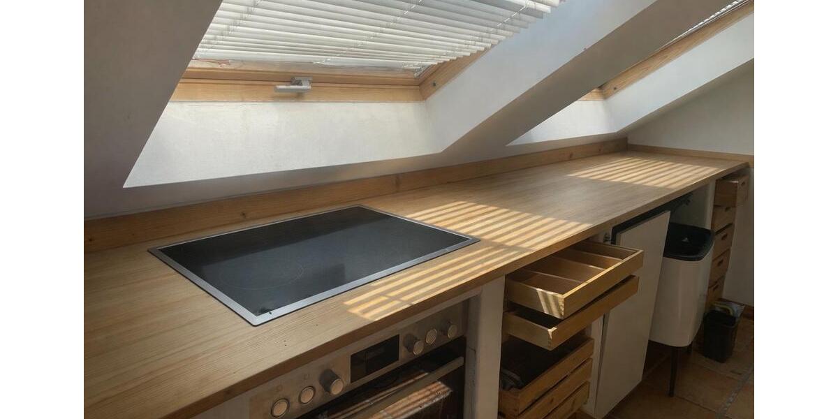 Dachgeschoßwohnung Wiesbaden Biebrich - 2 Zimmer, 85 m&sup2;, 1.090&euro; | Angebot:25239304