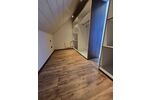 Großzügige 2-Zimmer-Dachgeschosswohnung m. Winterbalkon, Stellplatz u. beghbr. Kleiderschrank - Appartement Mörfelden-Walldorf Walldorf | Angebot:26966642