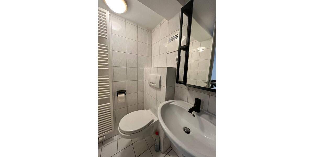 Etagenwohnung Wiesbaden Mitte - 2 Zimmer, 100 m&sup2;, 1.200&euro; | Angebot:24694226