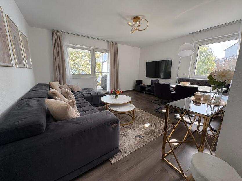 Lichtdurchflutete 3-Zimmer-Wohnung mit Terrasse und Garage zimmer