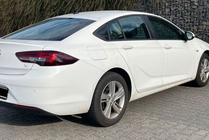 Opel Insignia 108.000 km 14.900 € Niedernhausen 65527
