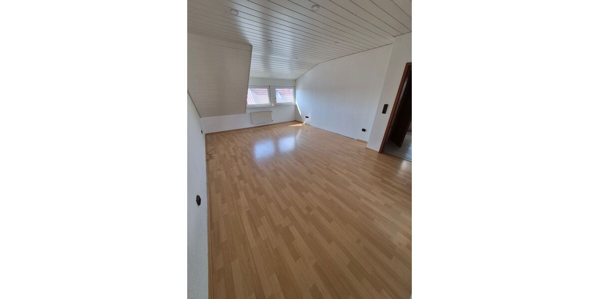 Bezugsfreie 2-Zimmer-DG-Wohnung (71 m²) mit Winterbalkon & Stellplatz in Walldorf - Appartement Mörfelden-Walldorf Walldorf | Angebot:26836061