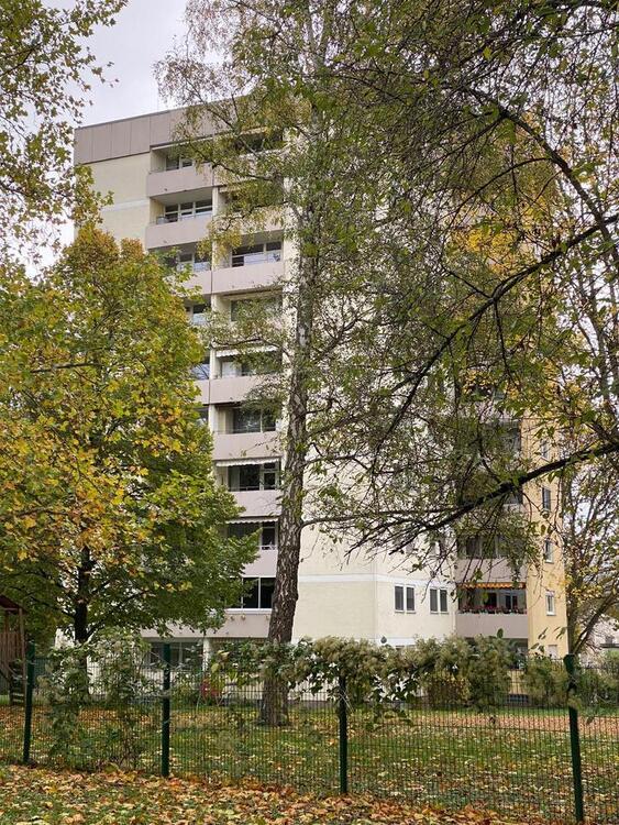 Eigentumswohnung mit neuem Aufzug im Hochhaus zimmer