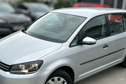 VW Touran 180.000 km 7.800 € Frankfurt am Main 60594