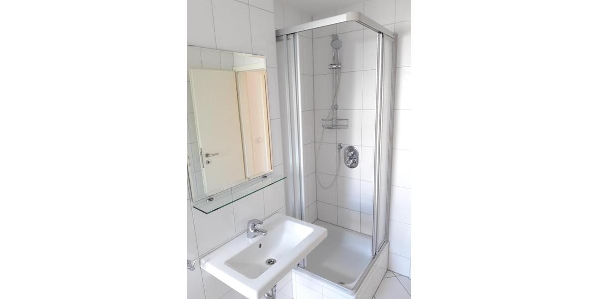 2,5 Zimmerwohnung mit Tageslichtbad und Tiefgaragenstellplatz 2.5 zimmer