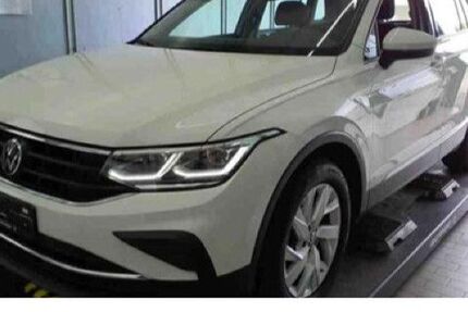 VW Tiguan 49.519 km 32.980 € Frankfurt 60326