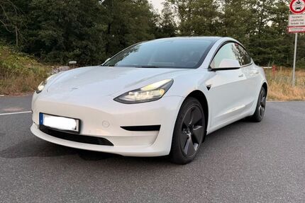 Tesla Model 3 56.500 km 27.500 &euro; Kelsterbach 65451