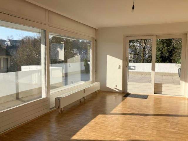 Etagenwohnung Wiesbaden Nordost - 4 Zimmer, 126 m&sup2;, 1.950&euro; | Angebot:25772222