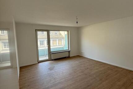 2 Monate Mietfrei ! ERSTBEZUG! Nach Kernsanierung, 3 Zimmerwohnung - auch gerne an WGs zu vermieten! zimmer