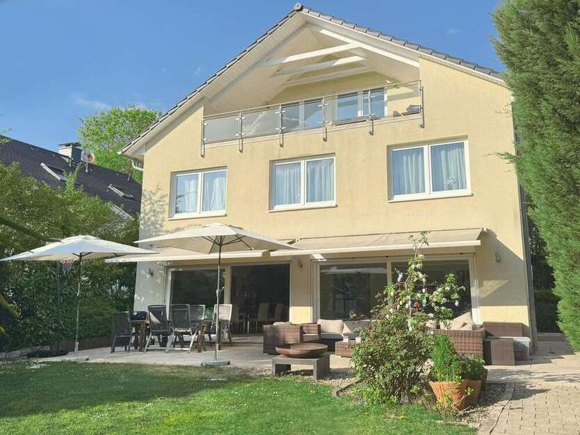 Haus zum Kaufen in Wiesbaden 1.399.000 € 200 m²