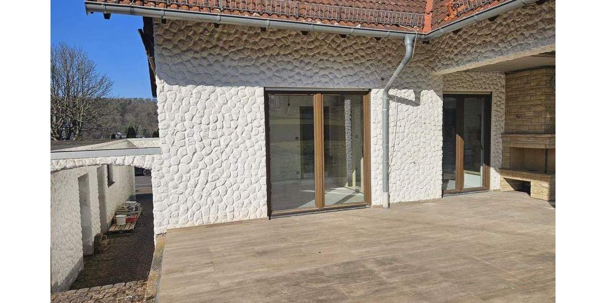 Hauptwohnung in Zweifamilienhaus mit Garage und Werkstattraum 4 zimmer