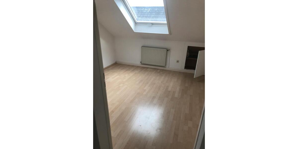 Dachgeschoßwohnung Rüsselsheim am Main - 3 Zimmer, 70 m&sup2;, 800&euro; | Angebot:26527294