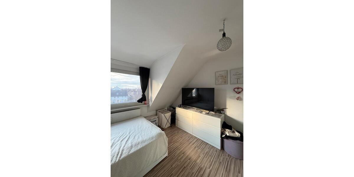 Dachgeschoßwohnung Wiesbaden Mainz-Amöneburg - 2.5 Zimmer, 65 m&sup2;, 1.080&euro; | Angebot:25222667