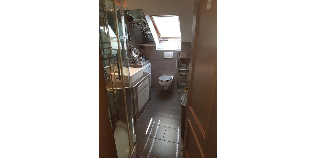 Dachgeschoßwohnung Wiesbaden Mainz-Kostheim - 4 Zimmer, 115 m&sup2;, 1.250&euro; | Angebot:25715262