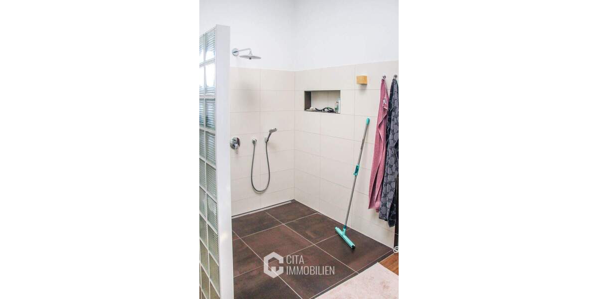 Wohnen & Arbeiten in Mainz-Hechtsheim: Moderne Wohn- und Gewerbeimmobilie mit Dachterrassen & Aufzug zimmer