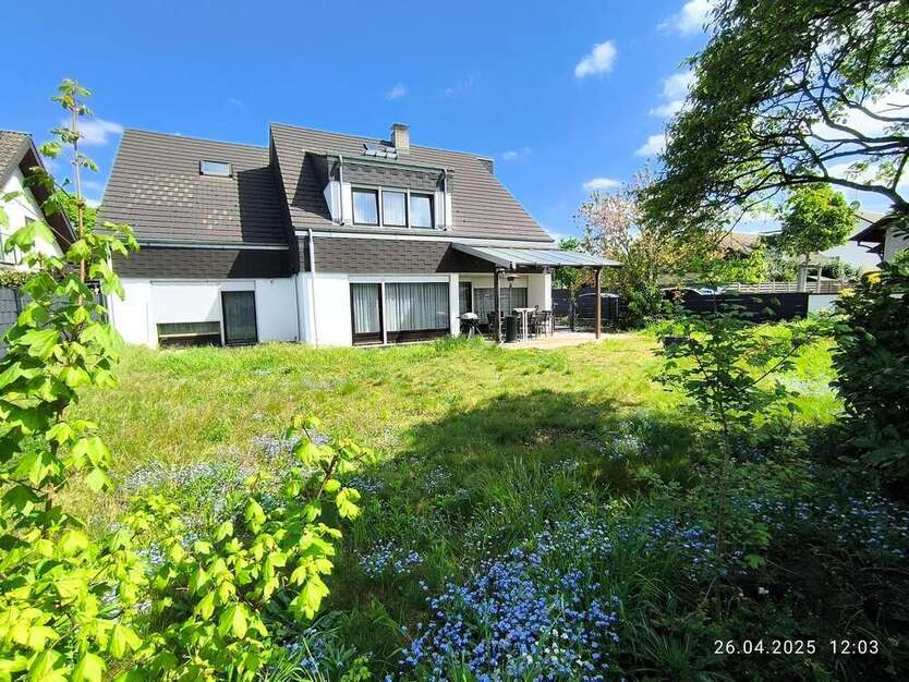 Haus zum Kaufen in Mörfelden-Walldorf 899.900 € 209 m²