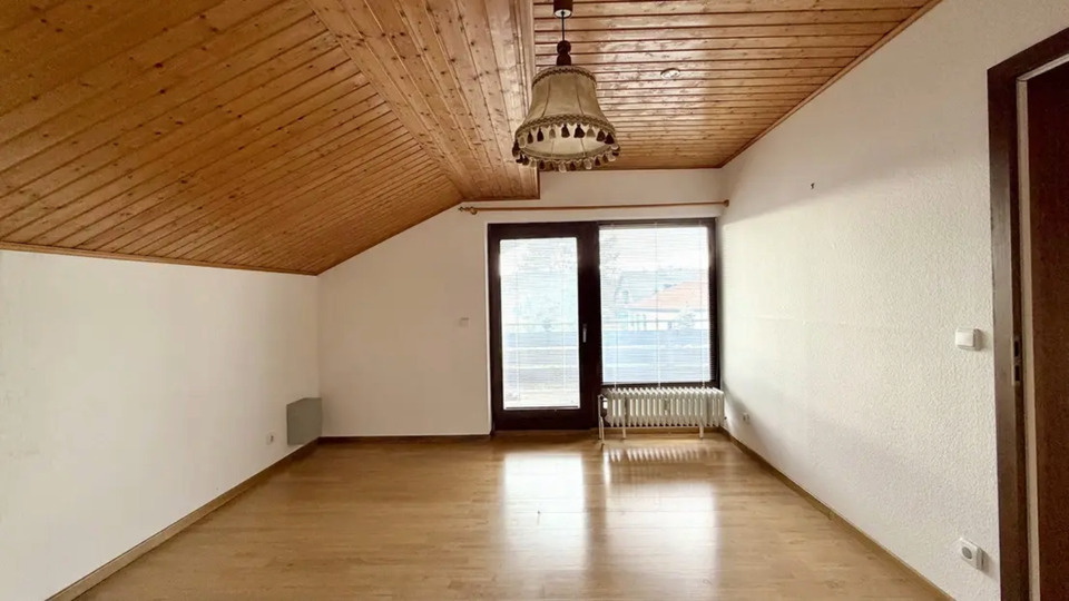 Dachgeschoßwohnung Schmitten im Taunus - 3 Zimmer, 77 m&sup2;, 140.000&euro; | Angebot:25894303