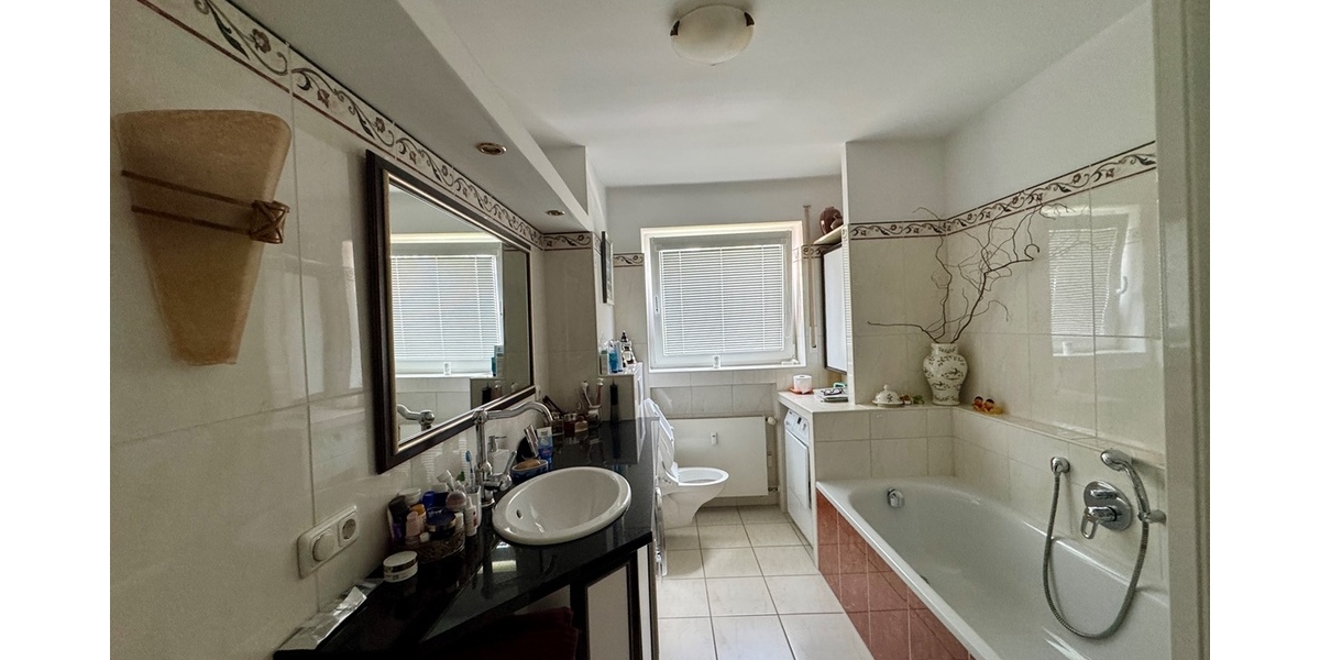 Oberursel: Kapitalanlage! Großzügige 5-Zimmerwohnung in absoluter Ruhe- und Sonnenlage! - Etagenwohnung Oberursel | Angebot:26905038