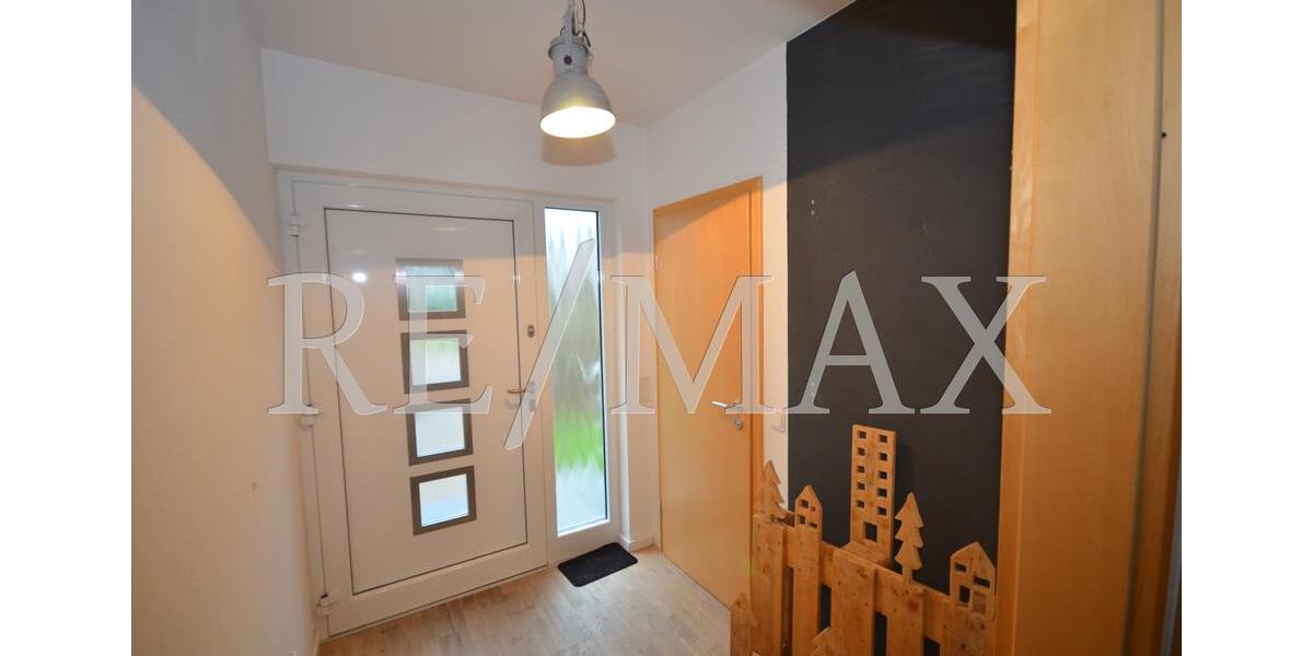 Geräumiges Einfamilienhaus mit Einbauküche und Garten in Wörsdorf- Haustiere willkommen 8 zimmer