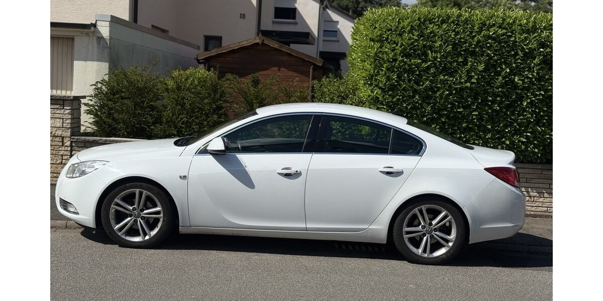 Opel Insignia 180.000 km 5.200 € Rüsselsheim am Main 65428