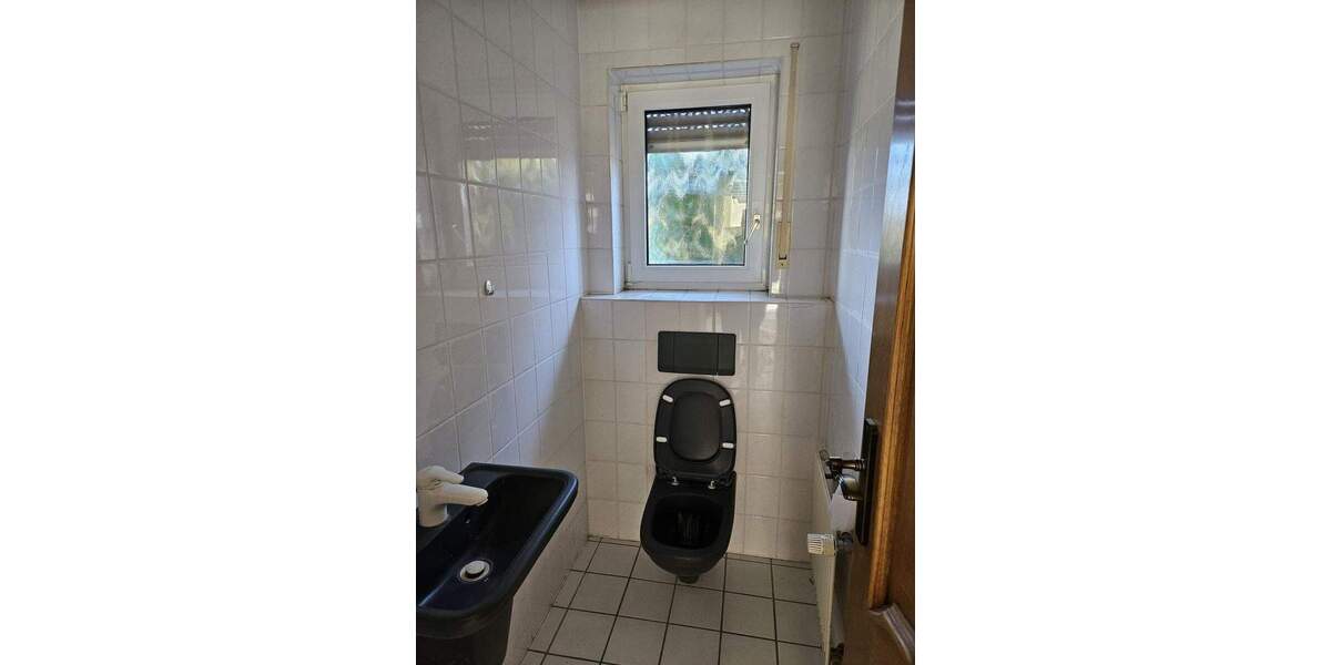 Hauptwohnung in Zweifamilienhaus mit Garage und Werkstattraum 4 zimmer