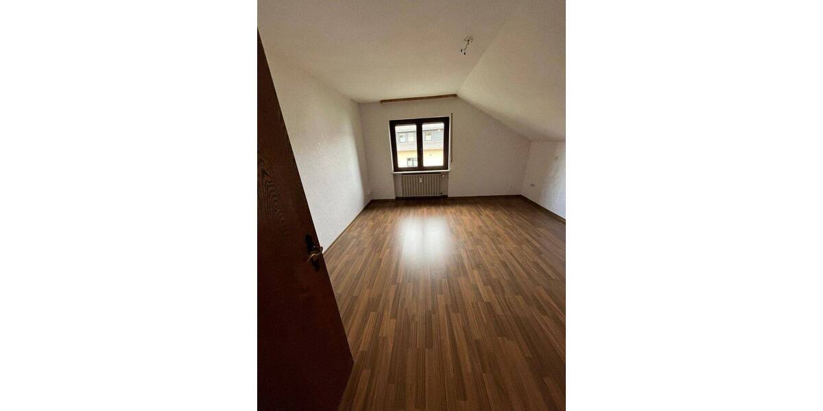 Etagenwohnung Niederselters Niederselters - 4 Zimmer, 110 m&sup2;, 900&euro; | Angebot:26805141