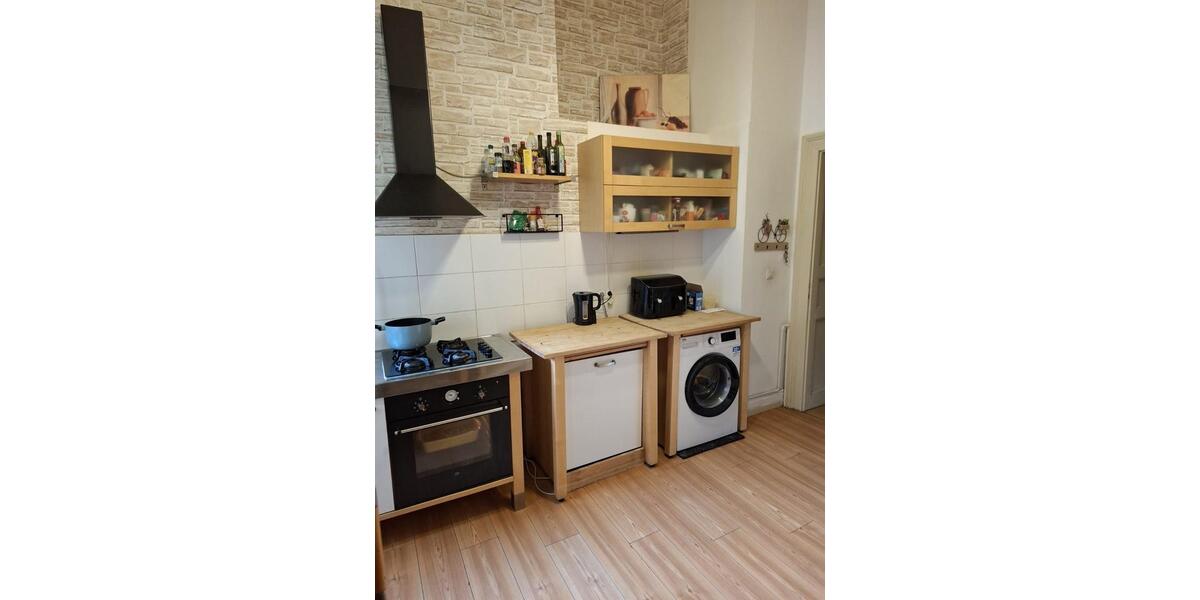 Historische Altbauwohnung mit Balkon und Parkplatzoption 5 zimmer