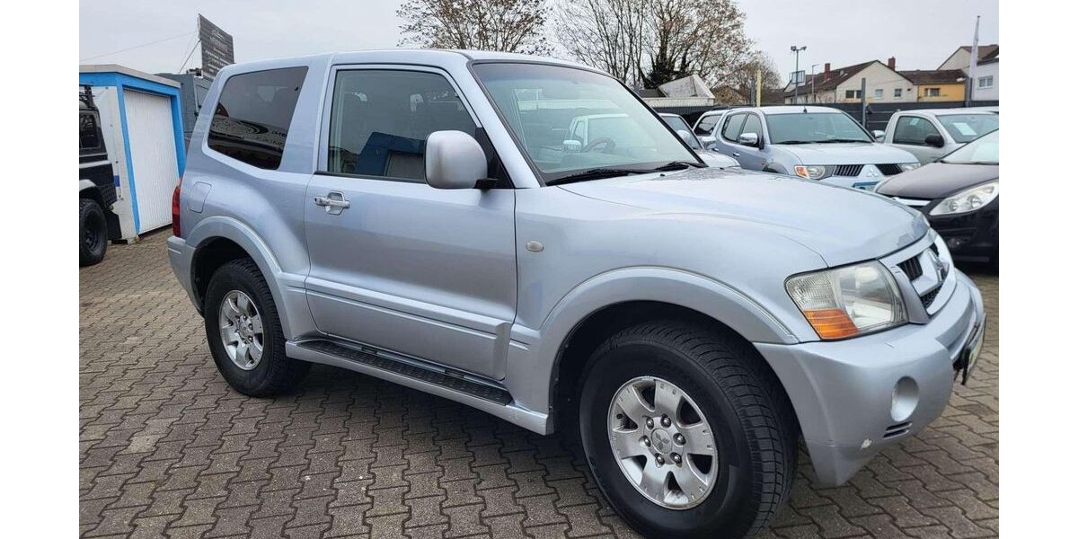 Mitsubishi Pajero 107.000 km 14.900 &euro; Mainz-Kostheim 55246