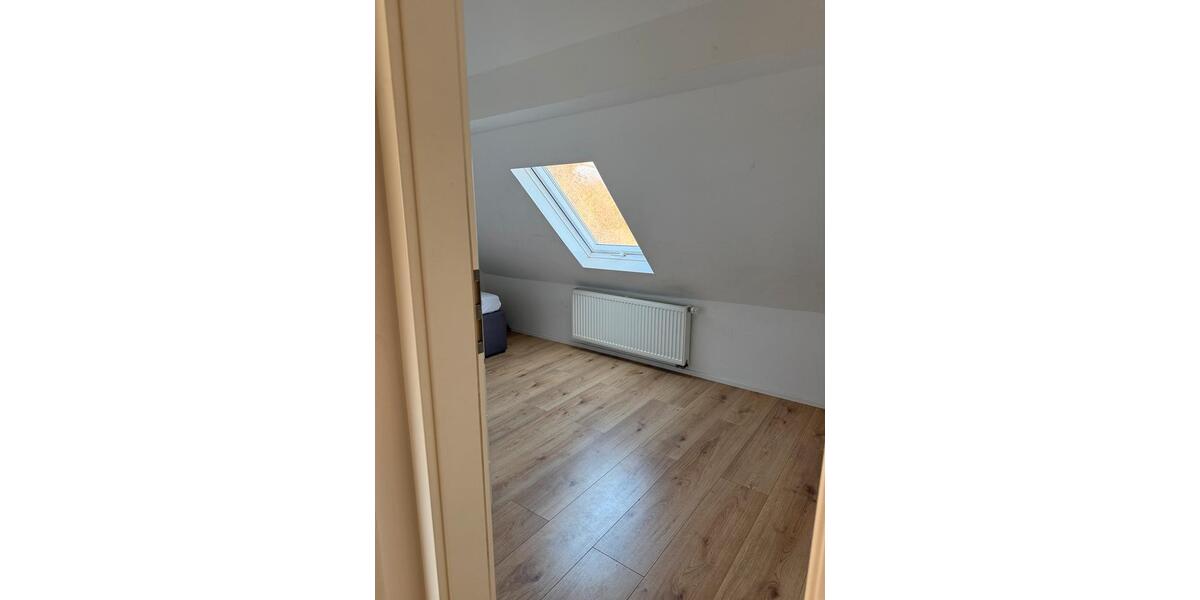 Dachgeschoßwohnung Schmitten im Taunus - 4 Zimmer, 100 m&sup2;, 900&euro; | Angebot:25258418