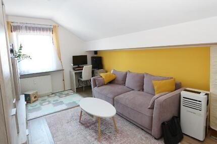Gemütliche DG-Wohnung, ZENTRAL in. Stierstadt