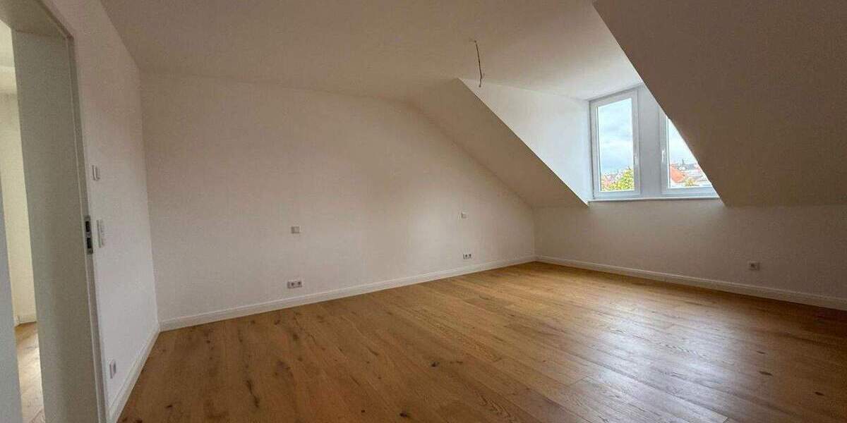 Altbau trifft Moderne - Lichtdurchflutete, klimatisierte Dachgeschosswohnung in kernsaniertem Altbau 3 zimmer