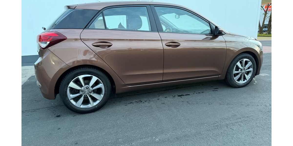 Hyundai i20 49.983 km 9.695 &euro; Mainz 55122