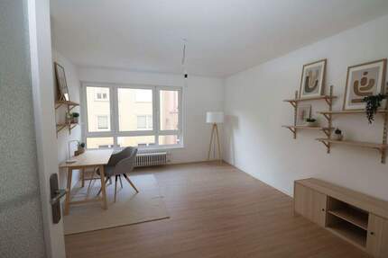 Schöne, sehr helle 4 Zimmer Wohnung in zentraler, ruhige Lage. 4 zimmer