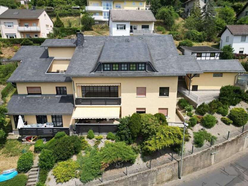 Haus zum Kaufen in Bad Schwalbach 720.000 € 400 m²