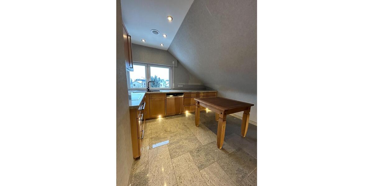 Dachgeschoßwohnung Oberursel (Taunus) - 3 Zimmer, 74 m&sup2;, 1.100&euro; | Angebot:25055615