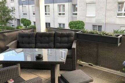 Barrierefrei moderne Balkon-Wohnung mit 2 Stellplätzen in zentraler aber ruhiger Lage von Schwalbach 3 zimmer