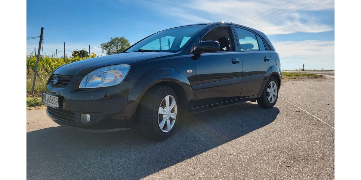 Kia Rio 152.000 km 1.600 € Wolfsheim 55578