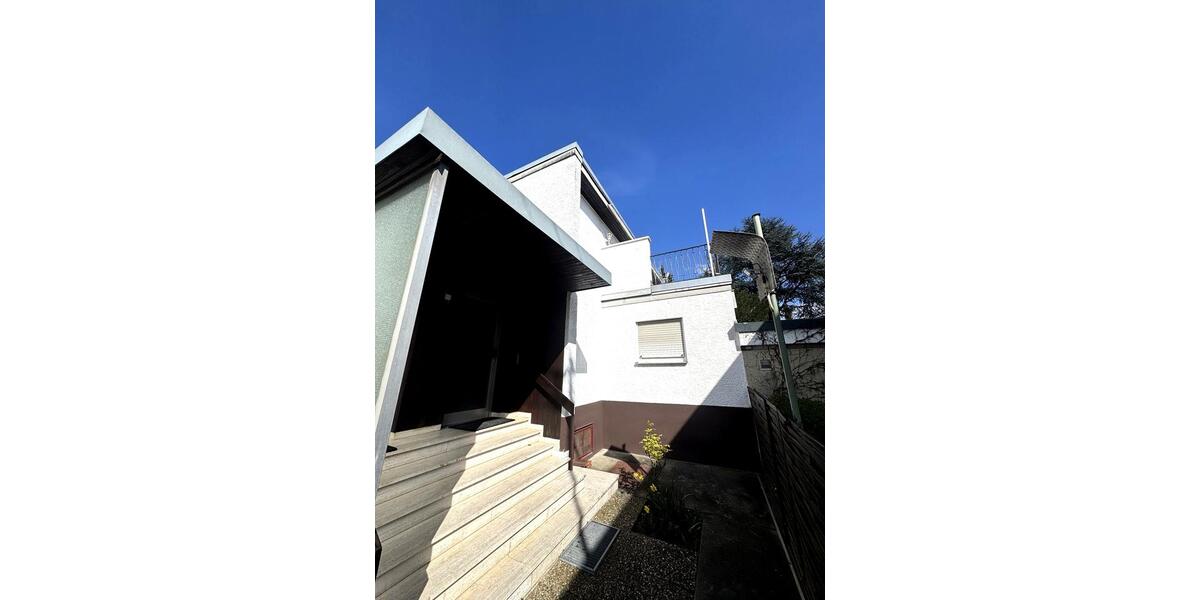 Etagenwohnung Wiesbaden Schierstein - 3 Zimmer, 136 m&sup2;, 1.500&euro; | Angebot:26144921